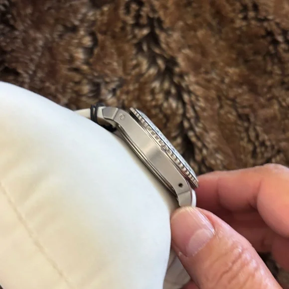 Gucci Dive style watch Silver and Men’s 40mm Timepiece